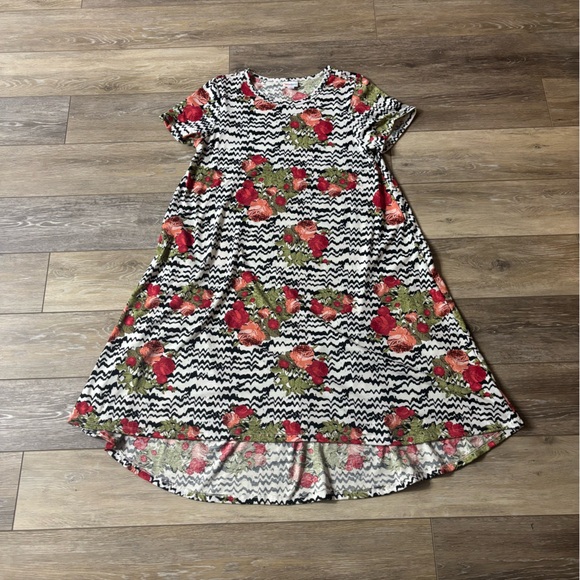 LulaRoe Carly Dress Women Sz M Roses Hi Lo Bloomcore Shabby Chic Boho Feminine - Picture 1 of 5